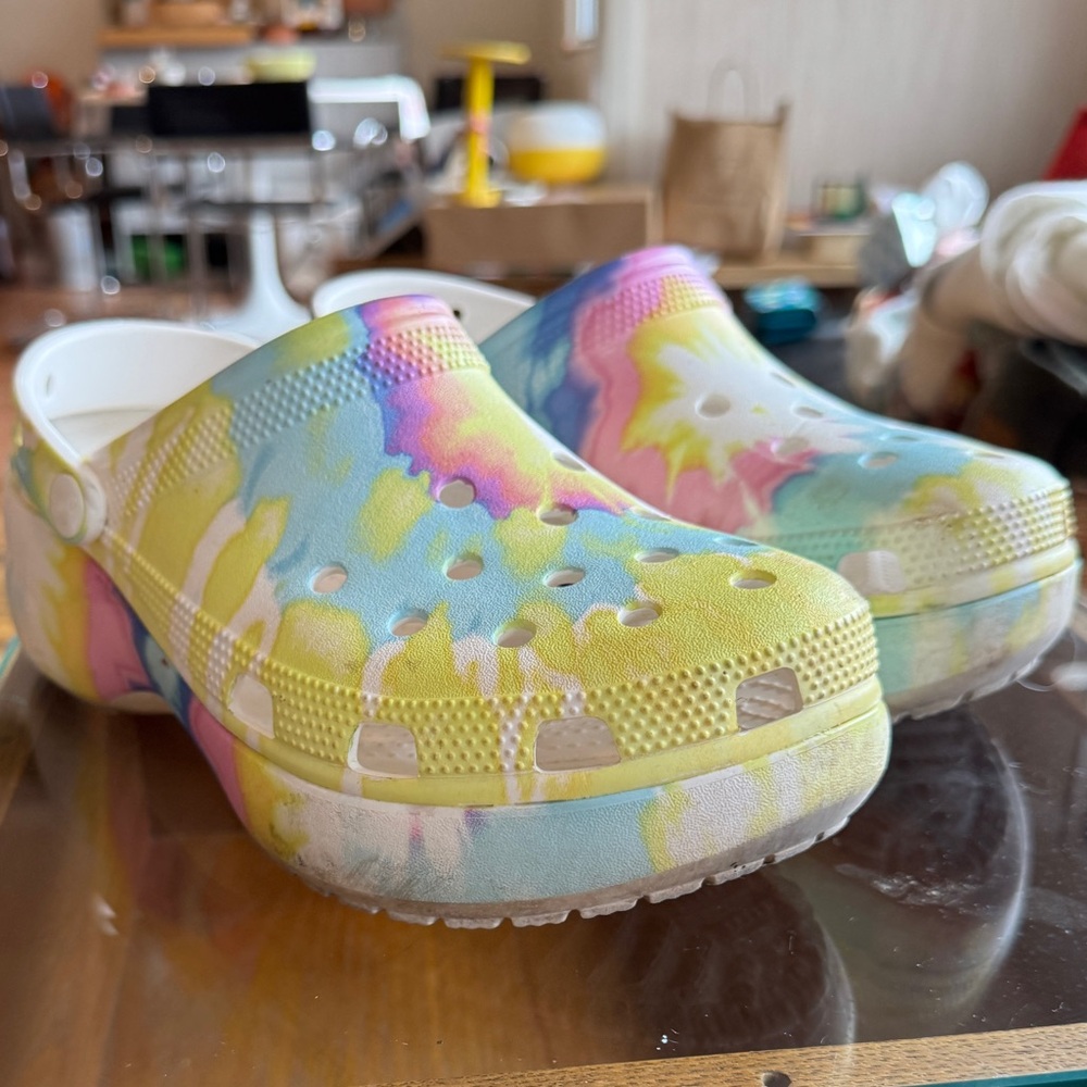 VGUC women’s pastel tie dye platform croc - Picture 5 of 6